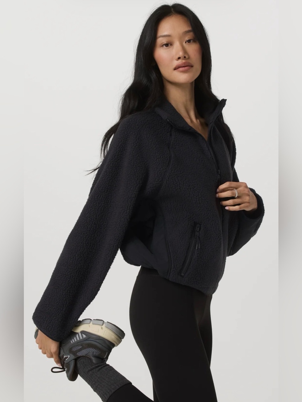 Vuori Alpine Jacket Womens Small Black Sherpa Fleece Oversized Cropped